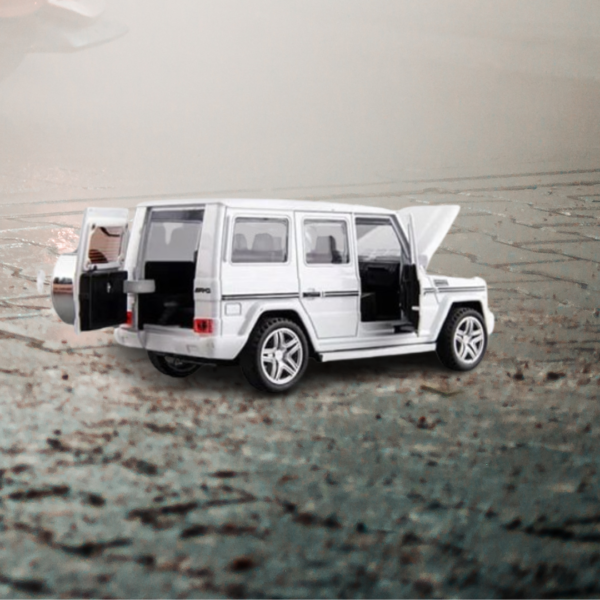 Mercedes Benz G-Class Metal Model Diecast Car - White Scale 1:24