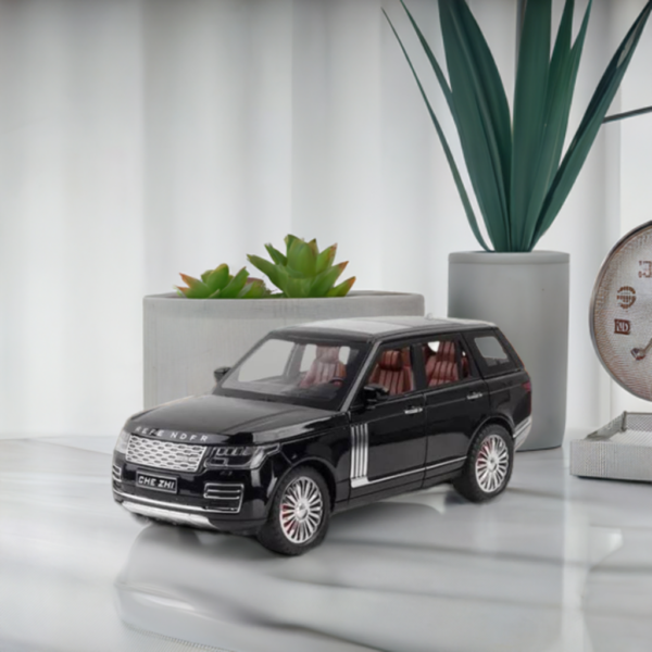 Land Rover Range Rover 1:32 Die-Cast Model Car Toy - Image 1